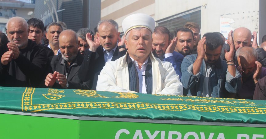 Son yolculuğuna sokağından uğurlandı