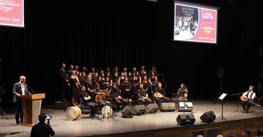 Pandemide sallandı, yıkılmadı: Türkü, yeniden… 