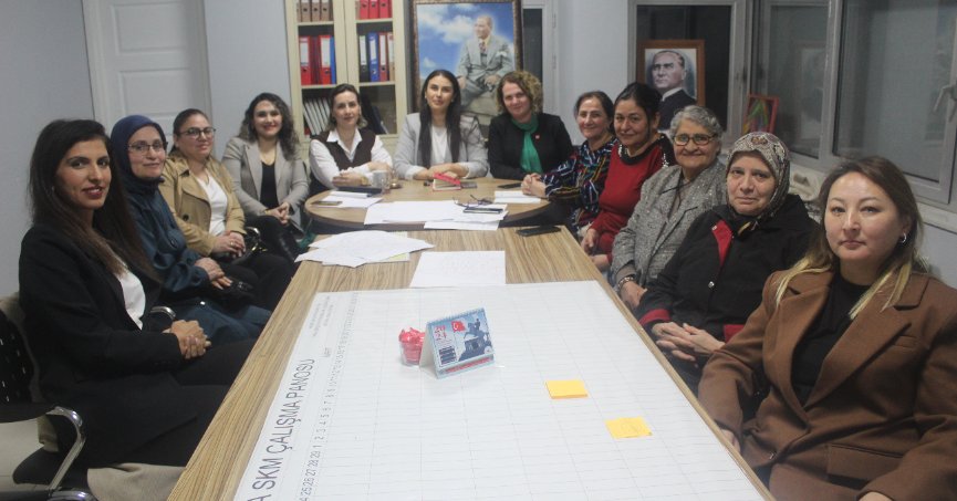 Kadın adaydan ötürü kadınlar çok hevesli