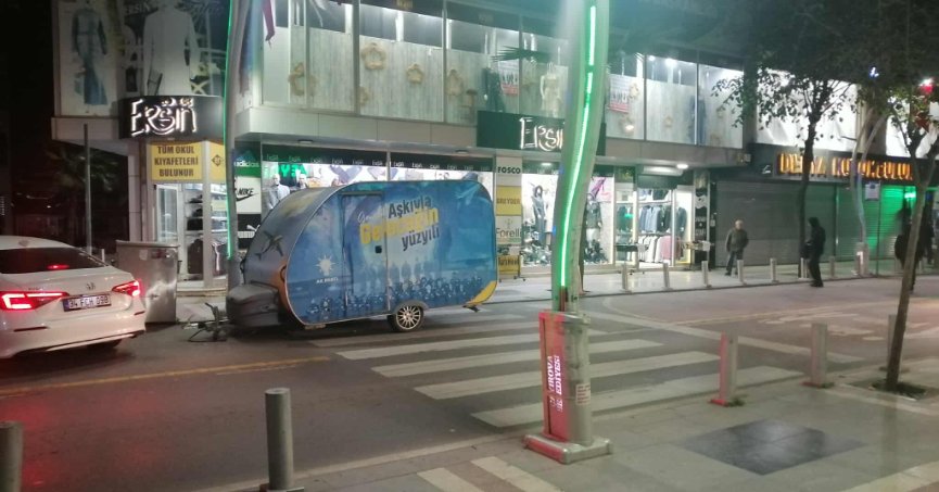 Yaya geçidinde “Türkiye Yüzyılı” propagandası