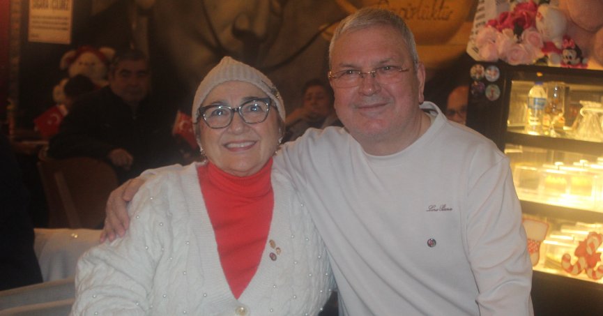 Engel olalım. Paraları yoksa para verelim