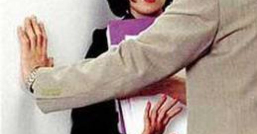 Regl oldun mu? Mini etek sana çok yakışıyor