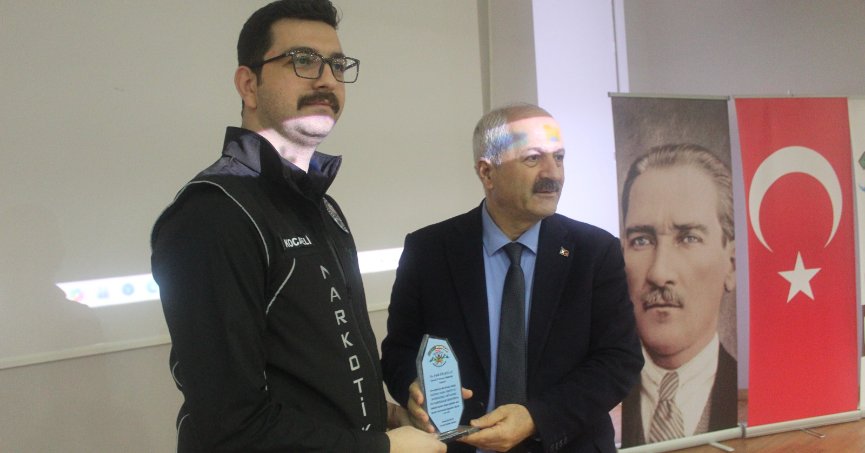 Babası bilmiyor, ben biliyorum. Tehlike kapınızda