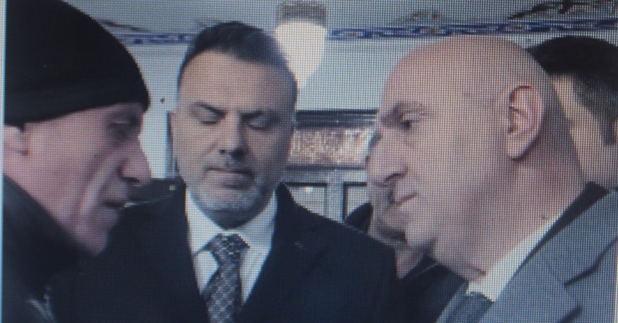 Sanki camide dansöz oynatıyoruz