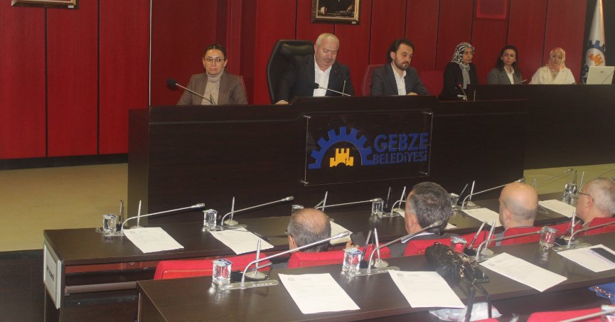 Belediye araçları paralı yollardan hızla geçecek