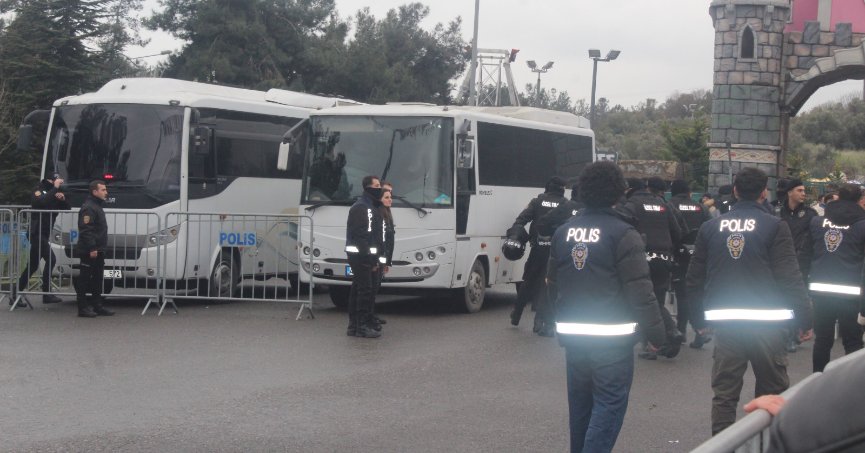DEM'in Özgürlük “Newroz”unda  renk yasağı ve sekiz gözaltı