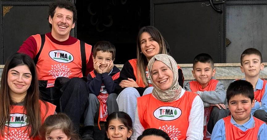 TEMA bu sefer Atatürk İlkokulunu ağaçlandırdı