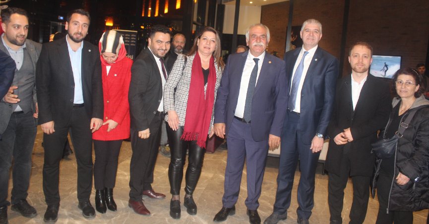 Halka yaşadığını anlatmayın. Güvenini kazanın