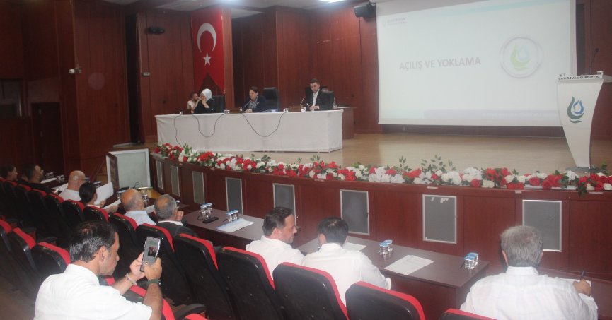 Belediye kredi kartından  caydı. Zammı eylüle erteledi