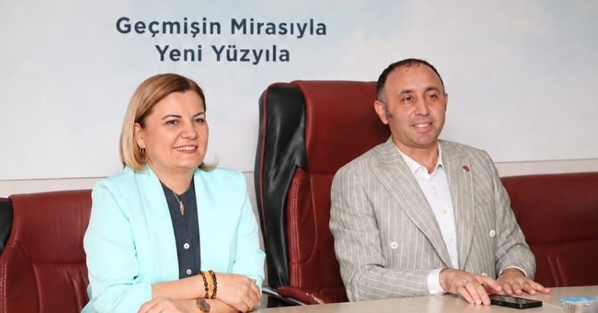 Hürriyet’in yanındayız. Demokrasiye inanıyoruz