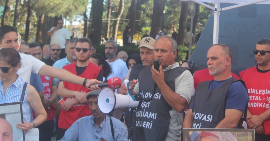  İşçi katliamı aileleri olağan şüpheli önünde 