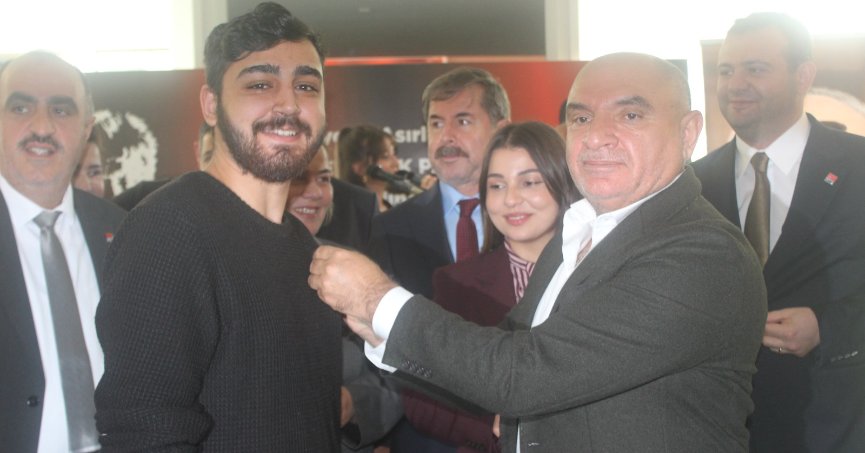 Eskilere: Birbirinizi yemeyin. Yenilere: O kadro sizsiniz