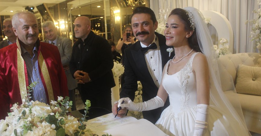 Banu ile Bülent dünya evinde 