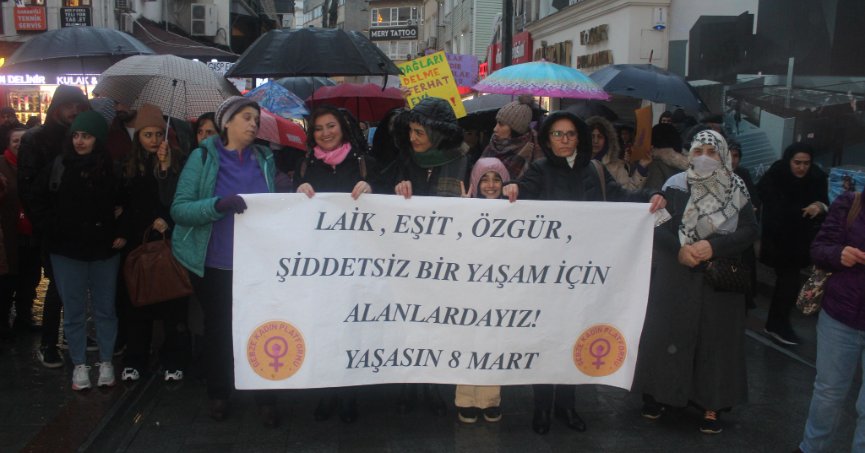 Dünyayı oynatır devranı değiştiririz