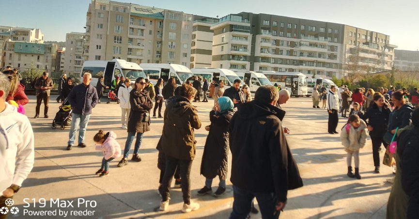 Güzeltepe İlkokulu önüne üst geçit istediler
