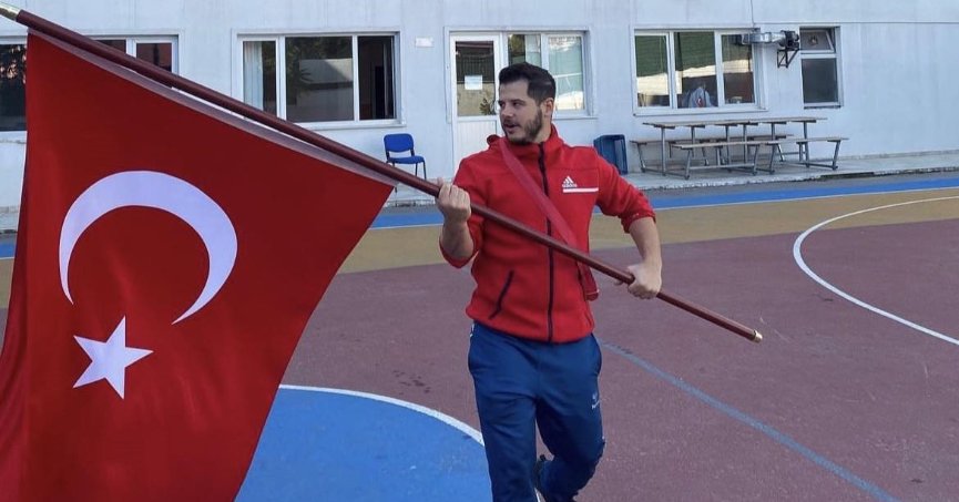 Çayırova Ortaokulu Uzay  Kuzey öğretmene ağlıyor