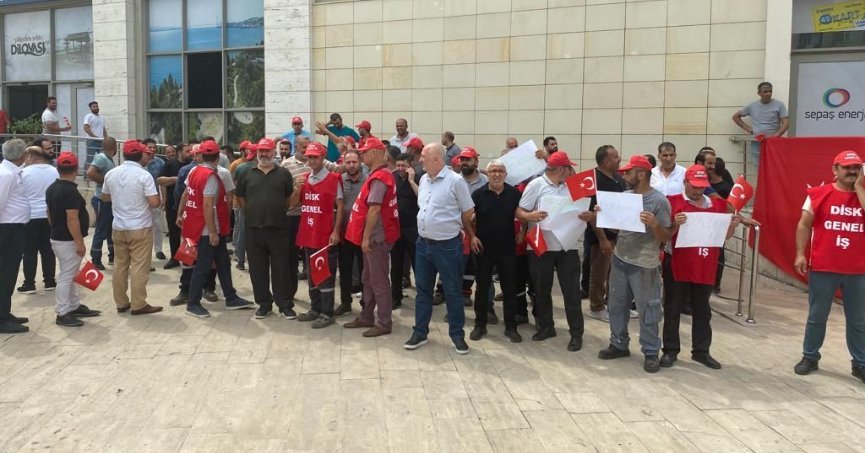 Dilovası’nda belediye  işçisinden grev resti