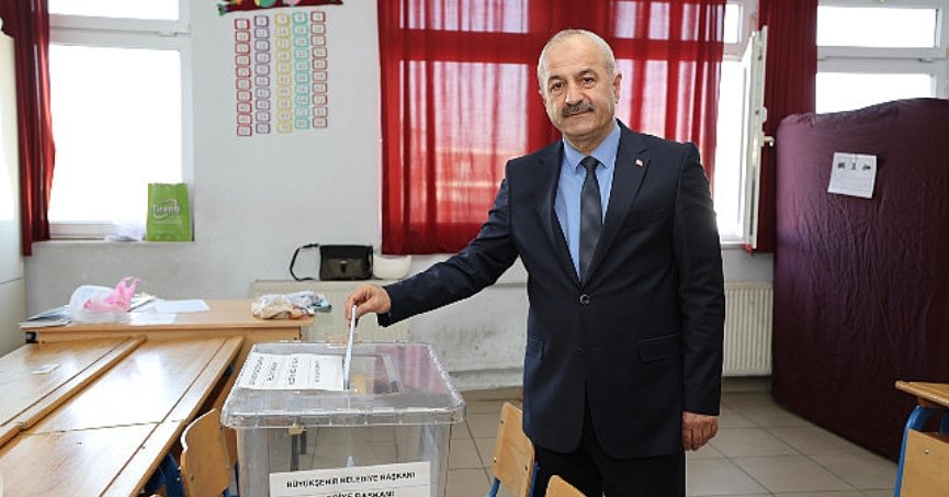 AKP erirken Büyükgöz yine seçildi