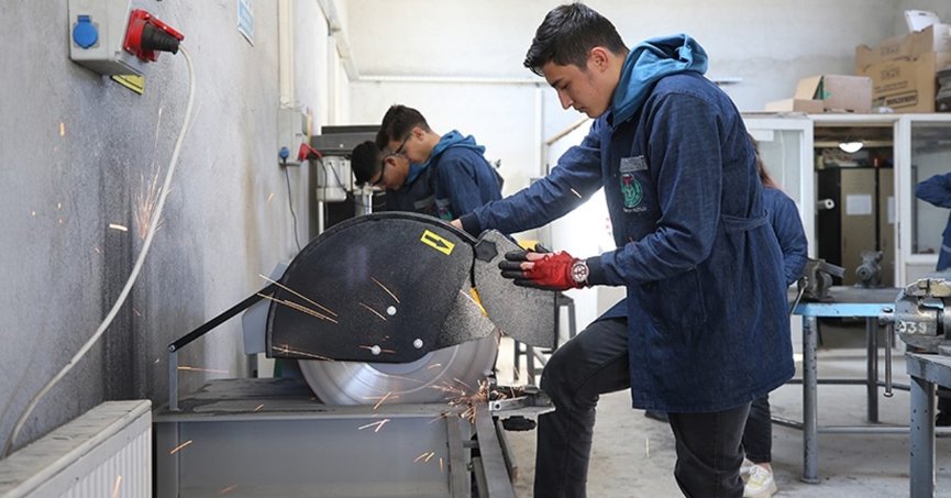 Çocuklar ‘işçileşmek’ zorunda bırakılıyor