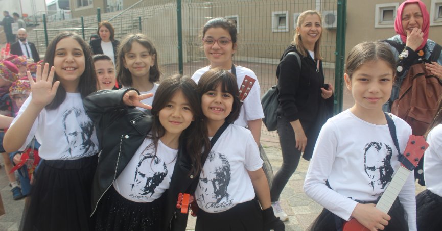 Sokaktan salona 23 Nisan coşkusu 