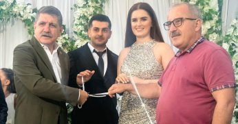 Bu yaz nişan. Diğer yaz düğün 