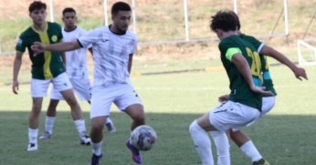 Dostluk maçında 60 futbolcu denediler