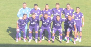 Menekşe attı yattı. Saat farkıyla zirveyi kaptı