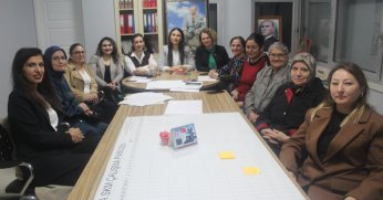 Kadın adaydan ötürü kadınlar çok hevesli