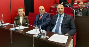 Çöken binanın inşa tarihini de başkan biliyor!