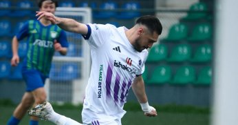 Anne bak kral “tahta yürüyor”