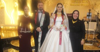 Takı töreninde gövde gösterisi 
