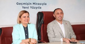 Hürriyet’in yanındayız. Demokrasiye inanıyoruz