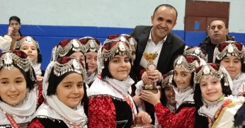 Van yöresi oyunu gümüş madalya getirdi