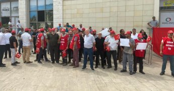 Dilovası’nda belediye  işçisinden grev resti