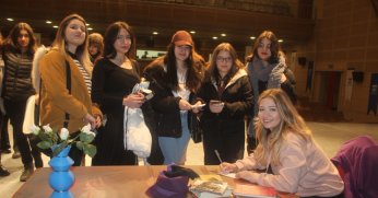 Diziler ve tiyatro birbirini destekler